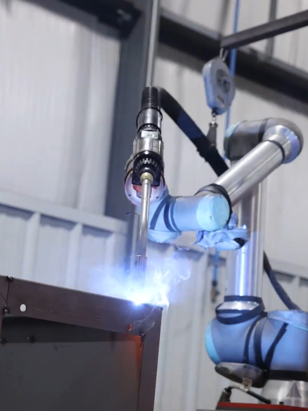 近几年，中国出现了前所未有的“专精特新”浪潮。，全国共有十几万万家专精特新企业，