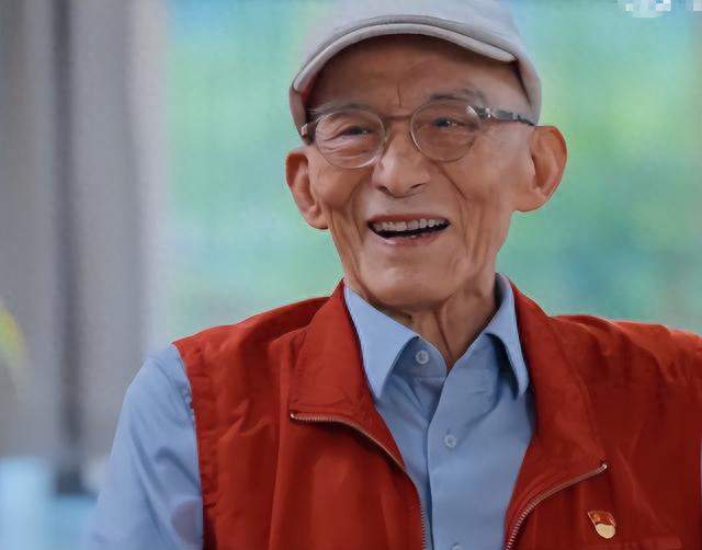 游本昌93岁走了，孙女爆料：他生前最爱干两件事，医生看了直摇头