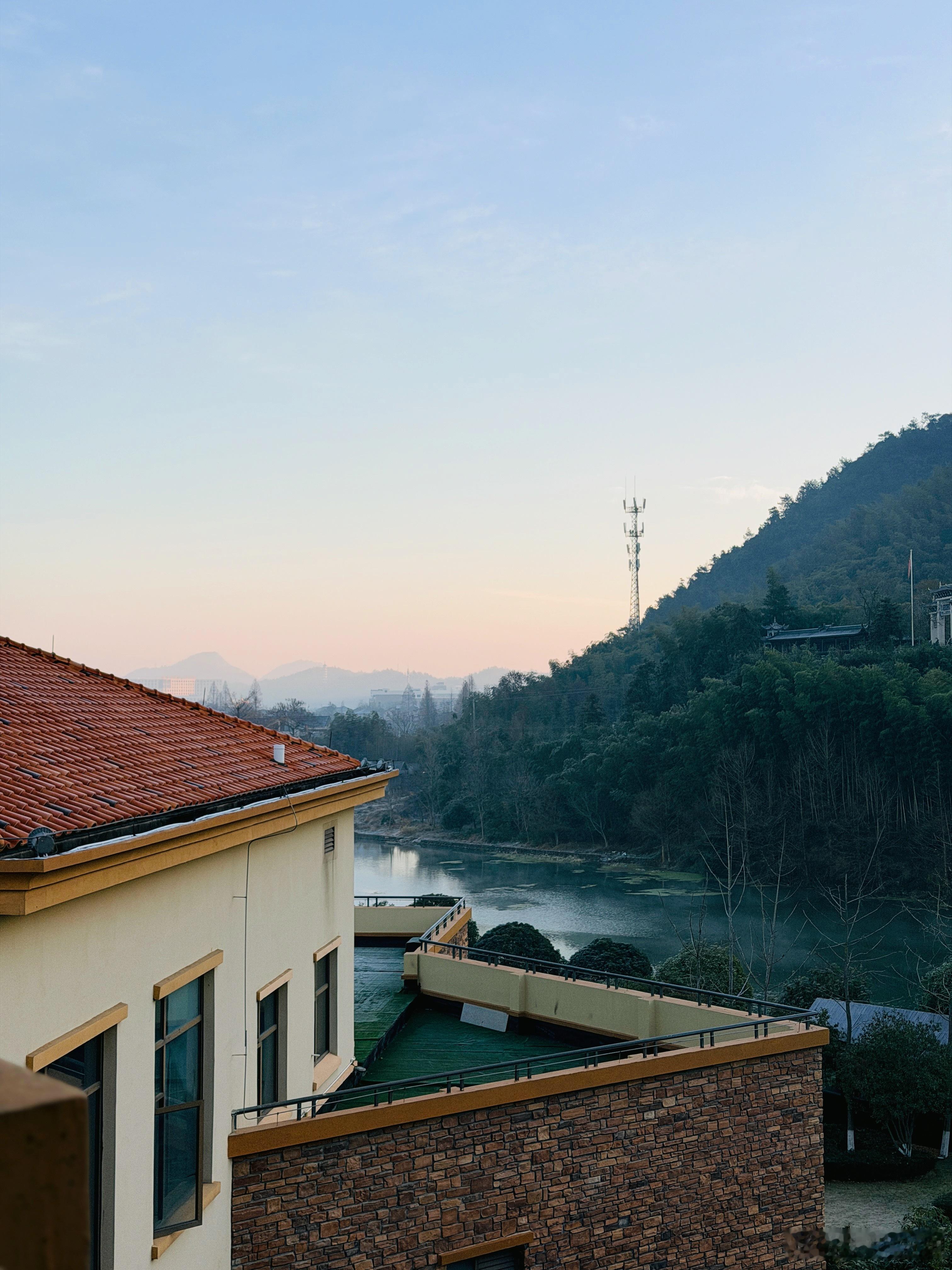 早起第一件事：吹吹冷风，呼吸一口冷空气先把自己整清醒了