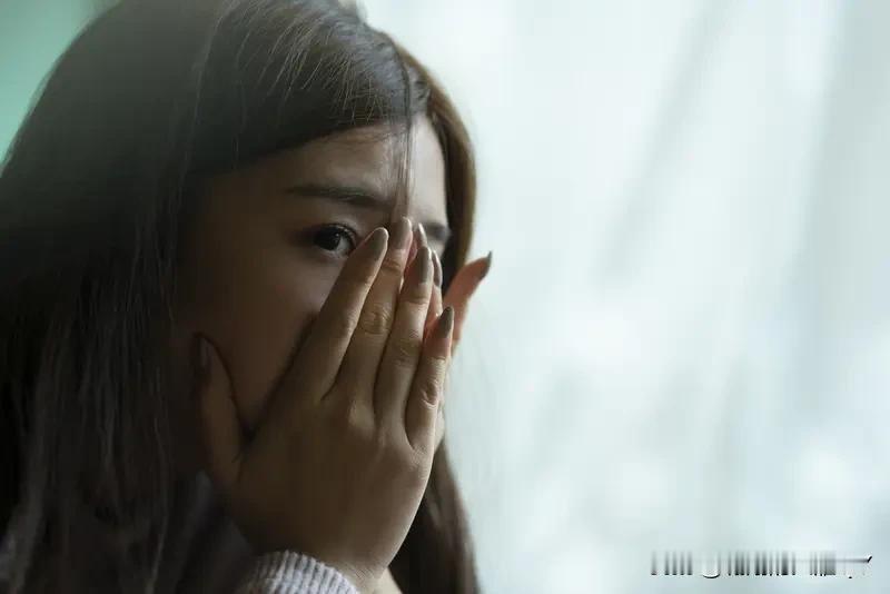 这是啥套路呀？
有位女子到公司找到女主管，说道：“大姐，我上个月工资还没发呢。”