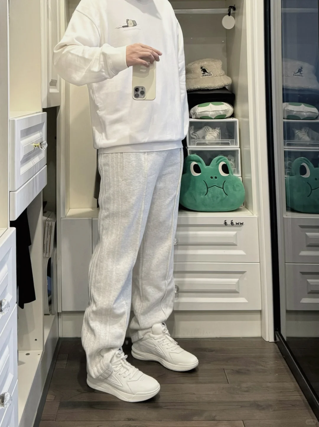 直筒卫裤｜白色系穿搭
