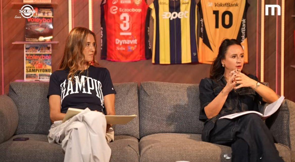 土耳其🇹🇷体育评论员讨论🇧🇷克里斯蒂娜：🎙️ Gülden Kuzub