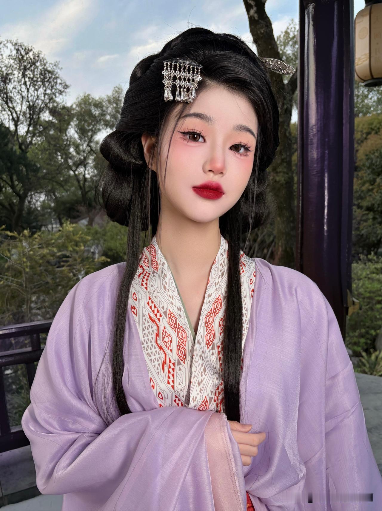 一群男人干的好事，真不怪她。

楚庄王对夏徵舒施以车裂之刑后，见其母夏姬美艳动人