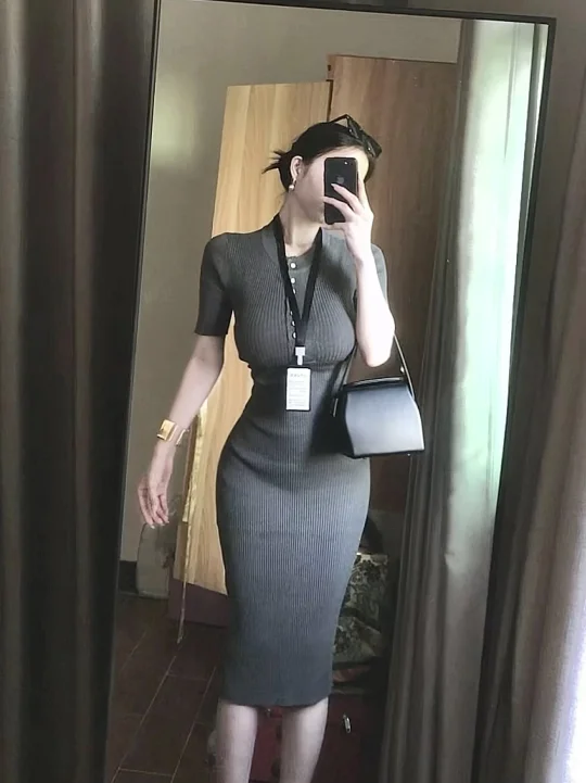 灰色系尊的很干练 气质 美女感！