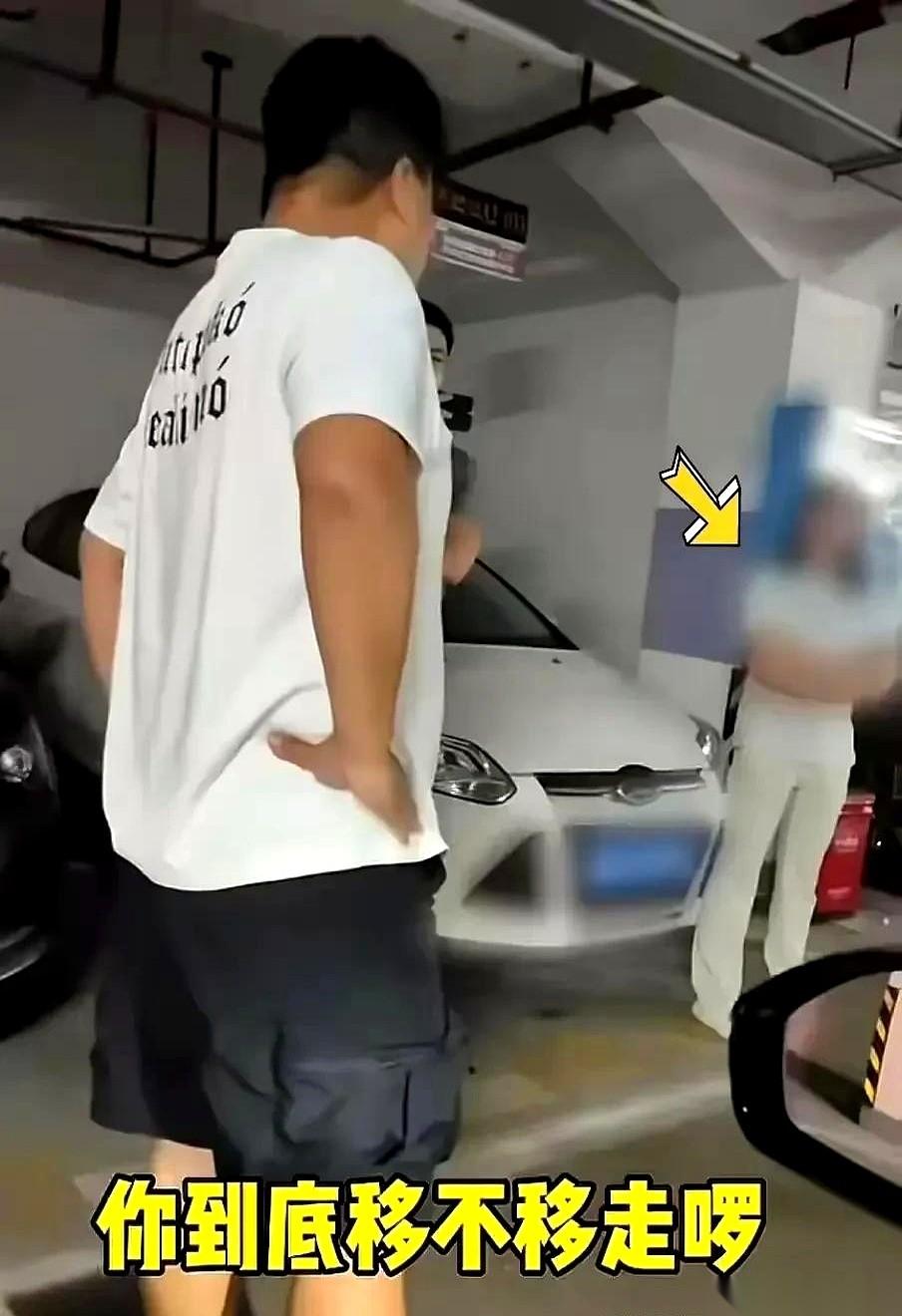 最让我冒火的，不是她占了人家8万块买的车位，也不是她留假号玩消失。
是她被当场抓