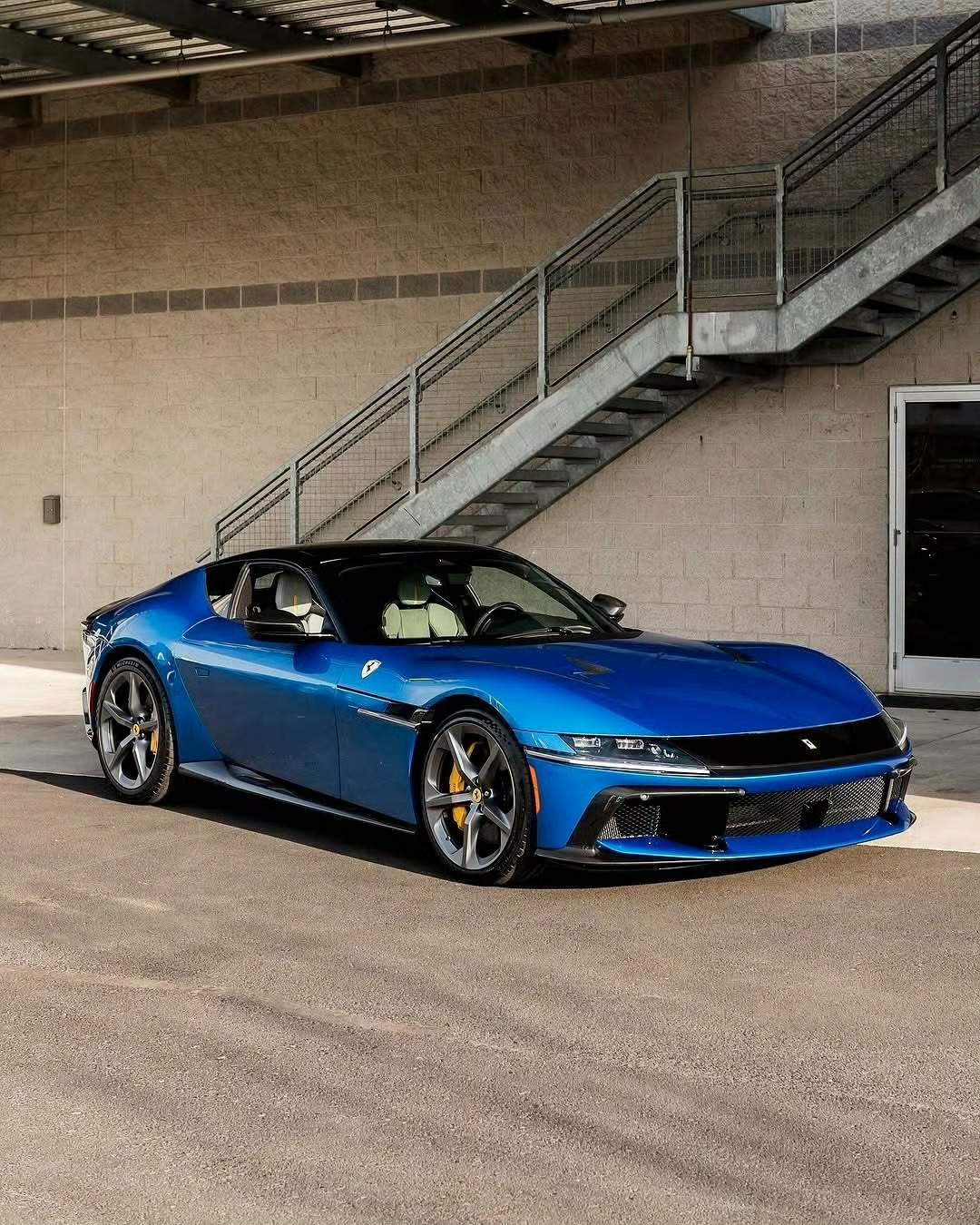 法拉利 12 Cilindri 