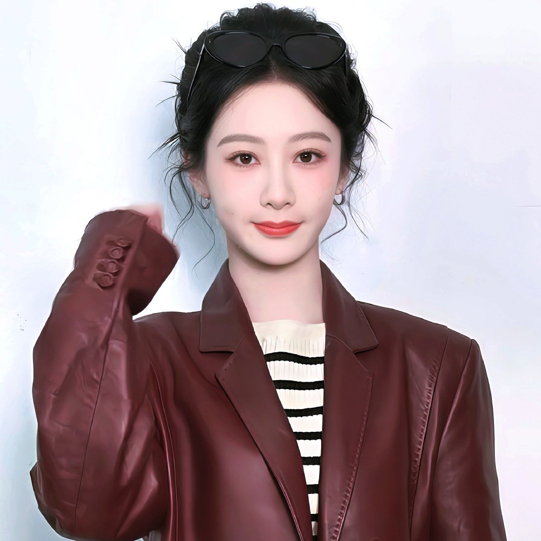 杨紫 yz杨紫何惟芳yz杨紫国色芳华风拂动裙摆，宛若晨雾褪去后的朝阳，心驰神往【