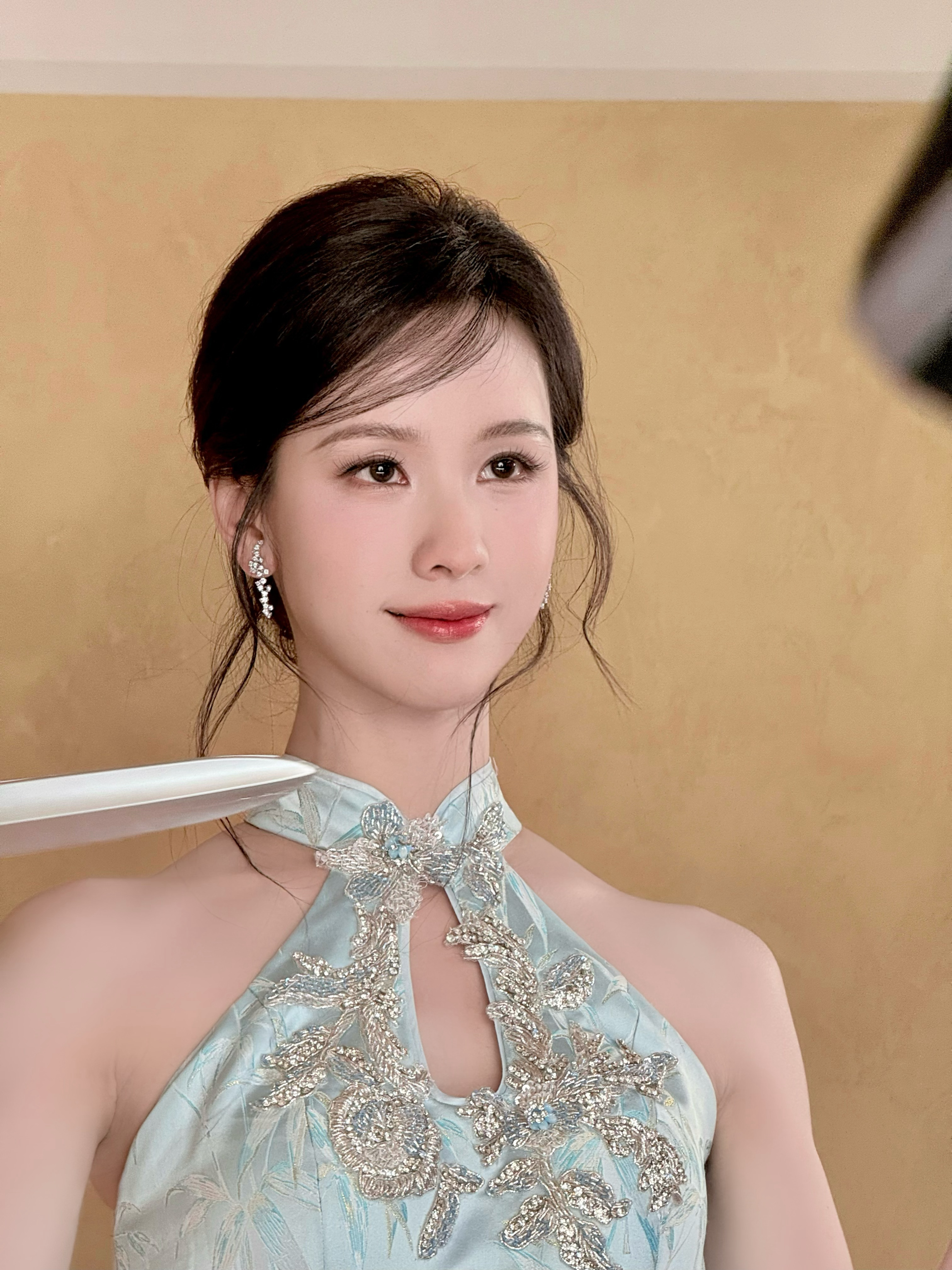 陈都灵周翊然什么时候原谅现偶陈都灵最新营业照：今天是旗袍美人嘟嘟🥬