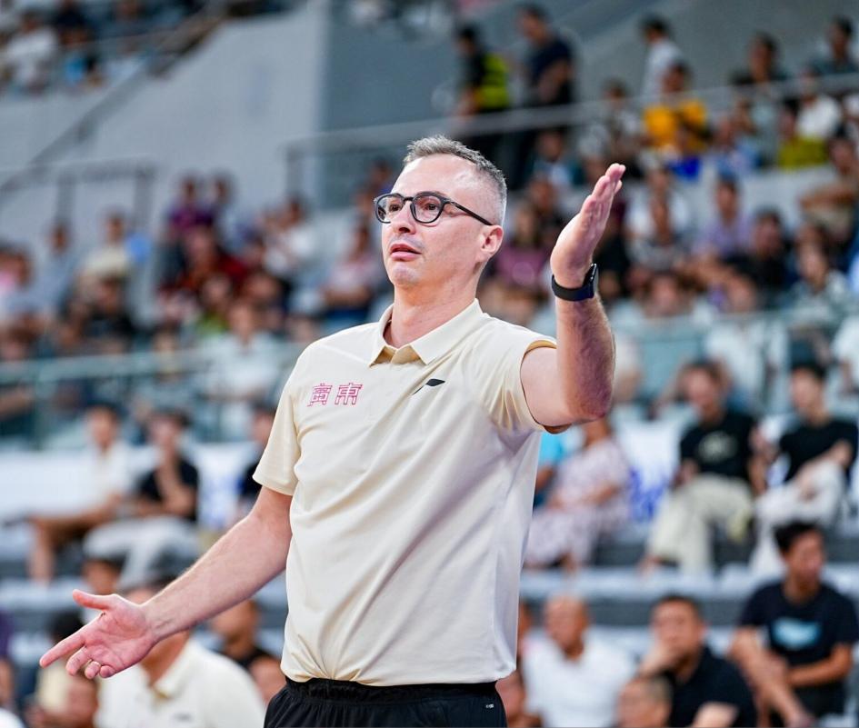 CBA打完两轮，广东宏远排名第17，下一轮对阵两战两胜的浙江广厦，是筑底反弹？还