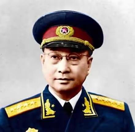 1955年授衔的时候，陈赓其实心里挺没底的，他战功显赫，却卡在了一个硬杠杠上：红