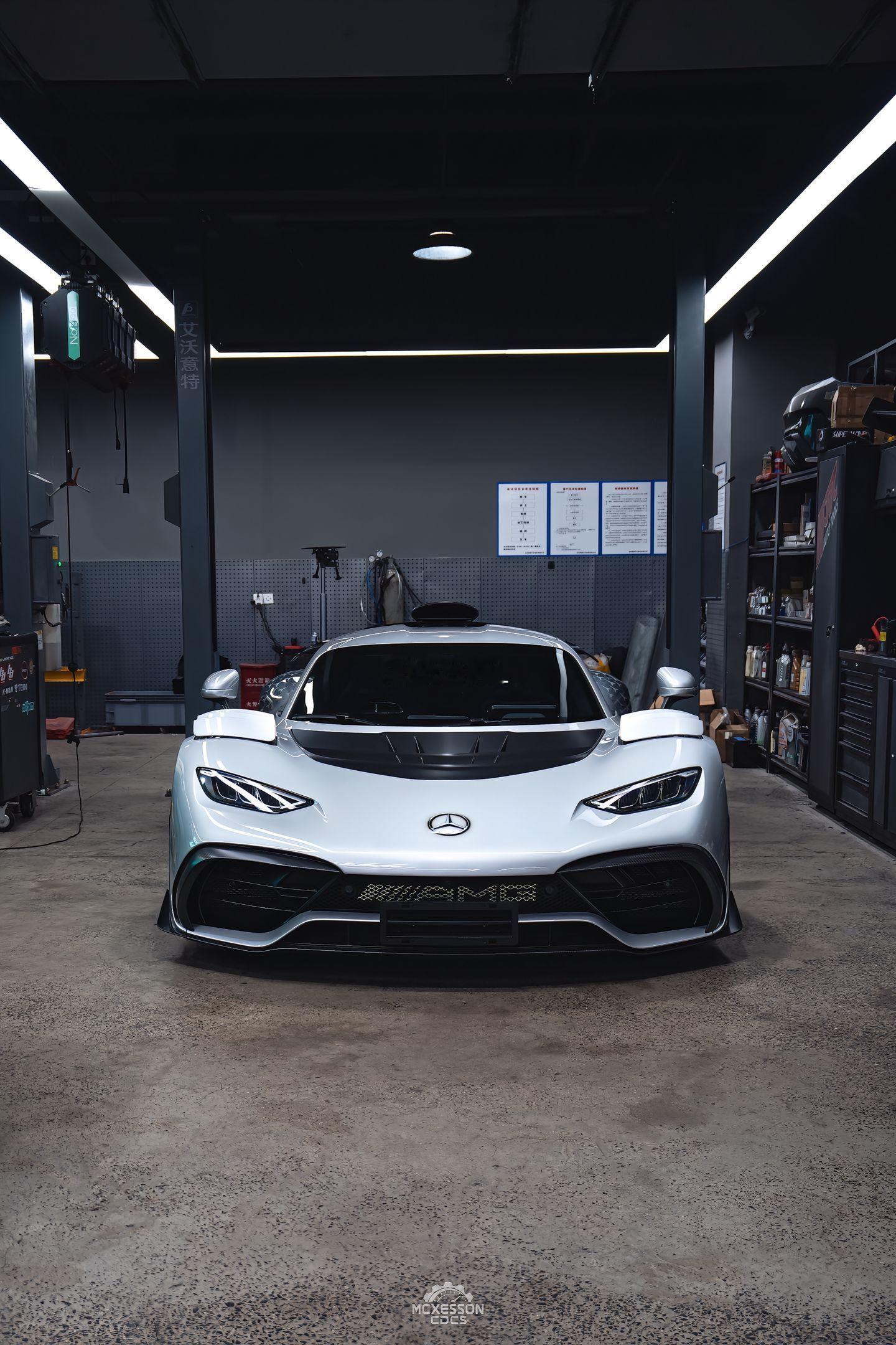 我是一体之队。公路F1 AMG ONE奔驰 ​​​