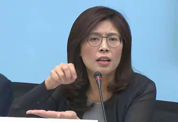 郑丽文访陆48小时获高规格接待，卢秀燕终未一错再错
 
众所周知，郑丽文来大陆已