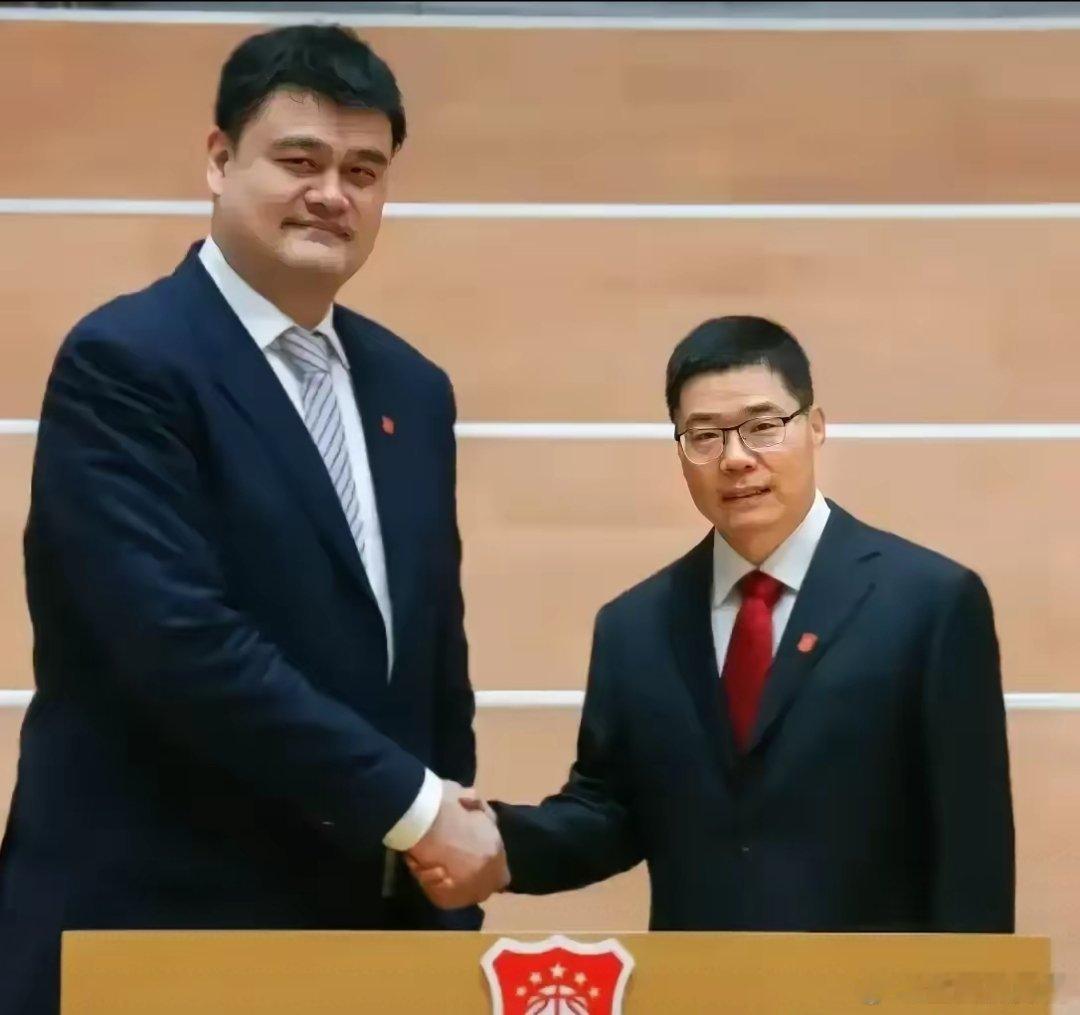 原来期待姚明上任中国篮协能让中国篮球更好，但实际却没有任何起色也没有看到管理能力