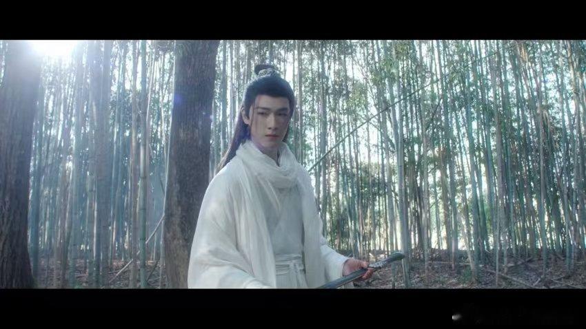 李昀锐周翊然新剧演父子李昀锐周翊然新剧演父子，白衣慕正明仙风道骨超有老一辈江湖气