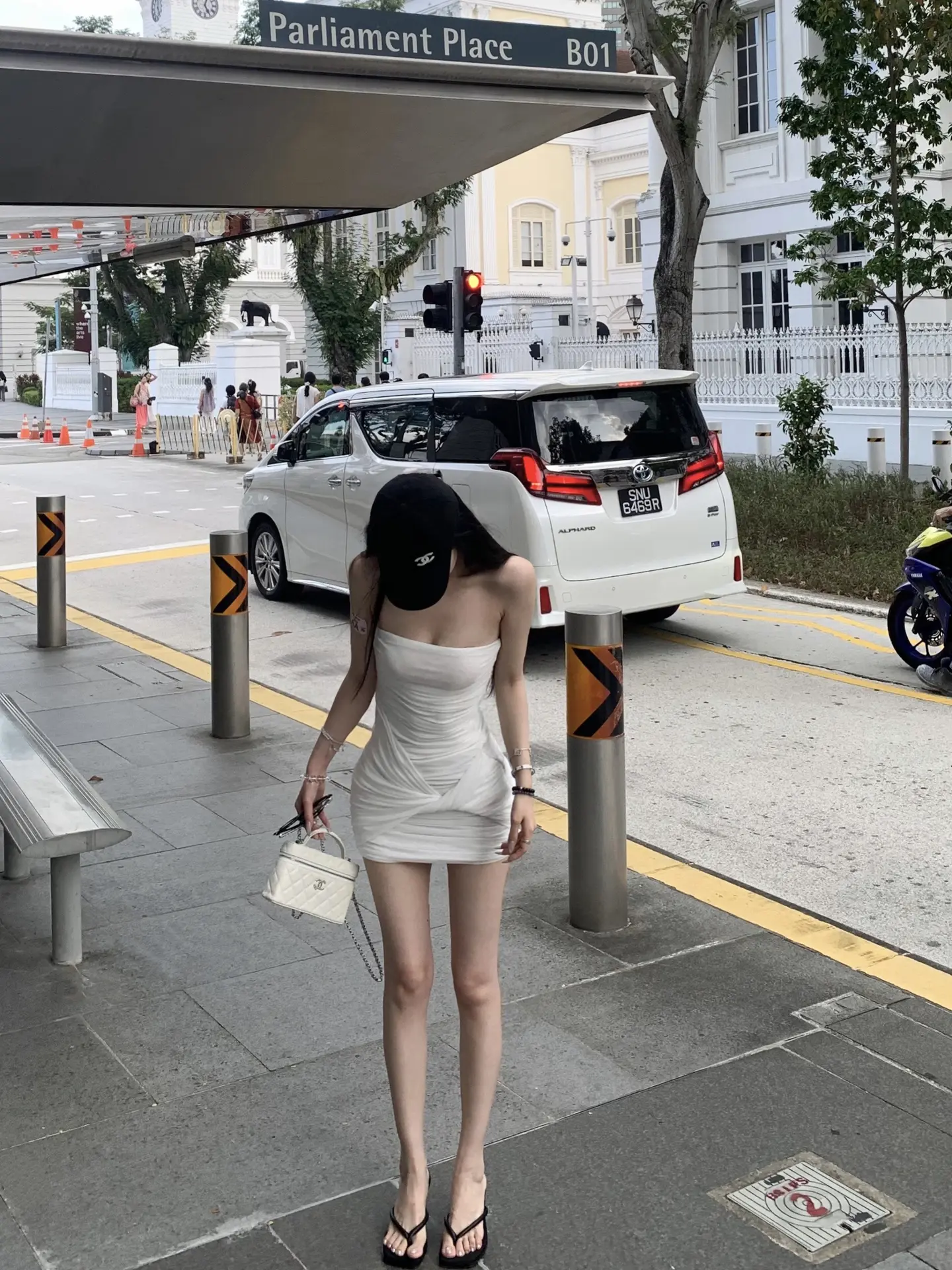 夏天还是穿白色更好看。