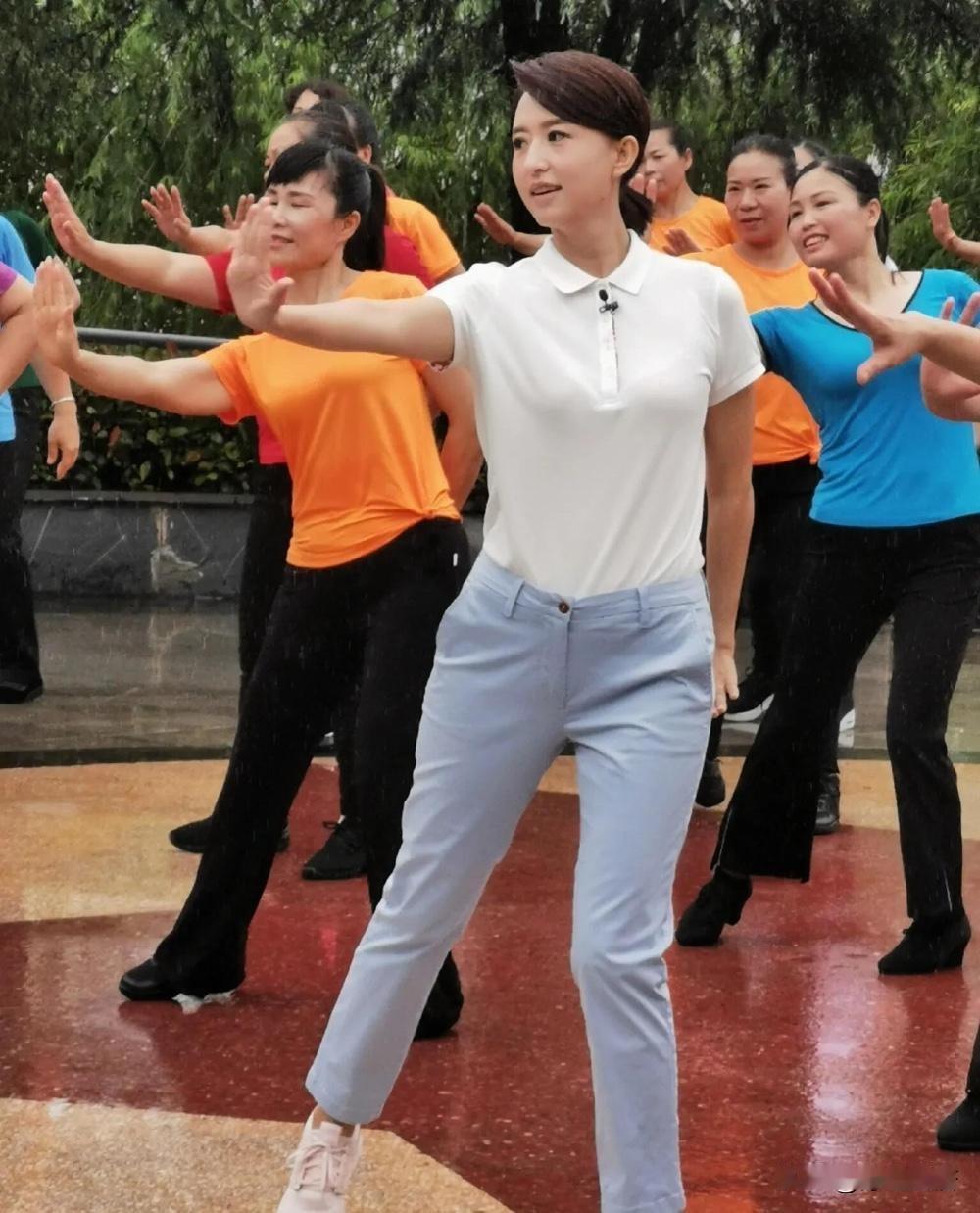 不知道还有多少朋友，还记得这位优秀的女主持人？