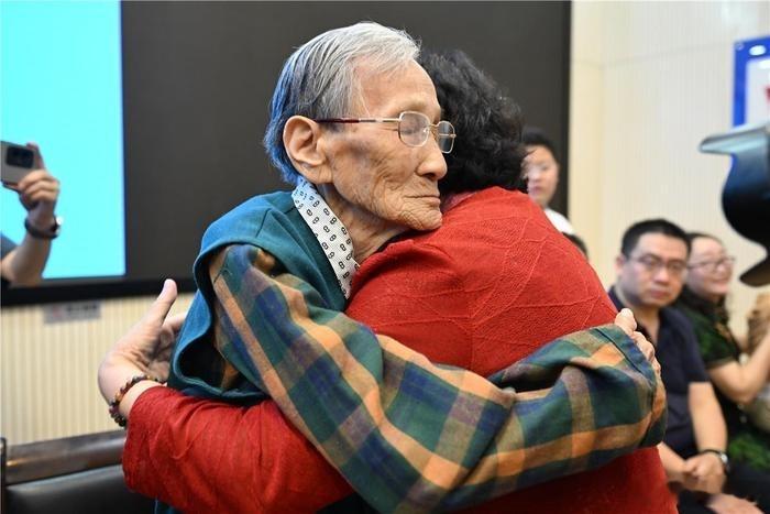 #内蒙古国家的孩子找到94岁生母#“妈……”这一声，跨越64年，跨越千里，“国家