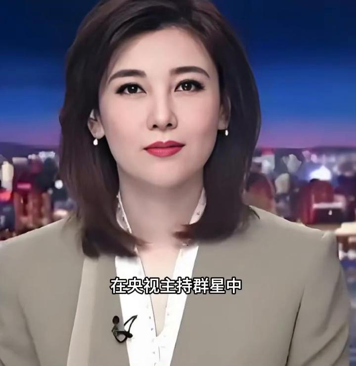 在央视主持群星中，李红是美的典范，面容清秀而带温情，目光安详中蕴含睿智。她大方的