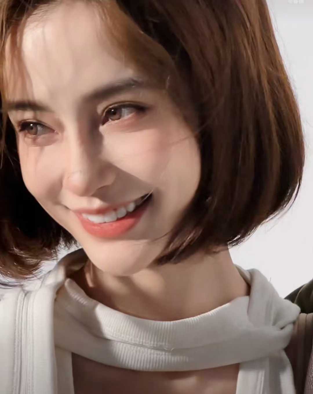 angelababy angelababy 玫瑰可以是浪漫的定义词 但自从遇见你
