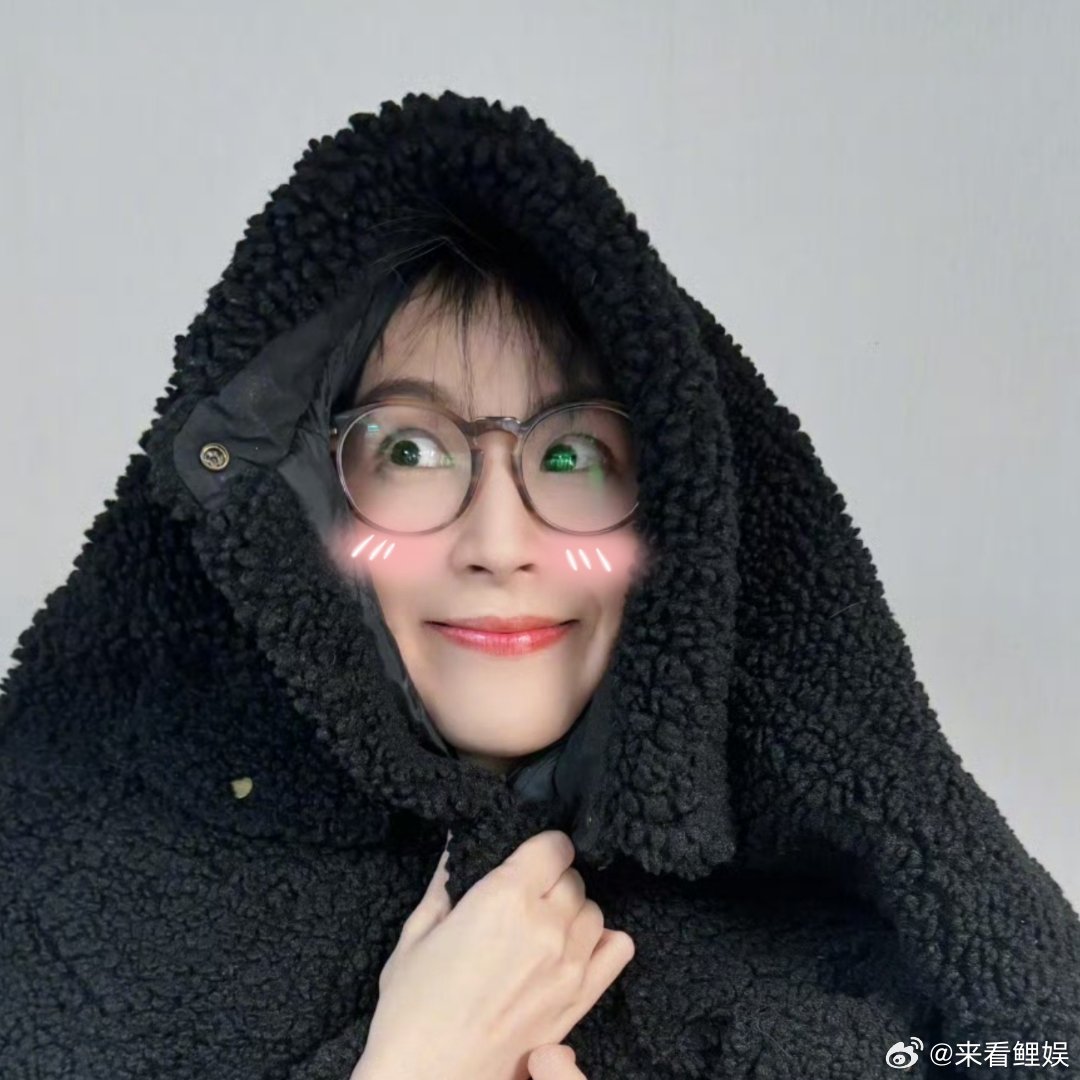 曾沛慈弹射起步尊重前辈曾沛慈夺冠一点都不意外曾沛慈 舞台上主动给前辈让C位，细节