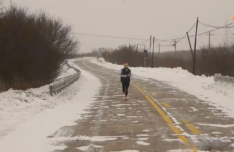 最快女护士张水华新年首跑夺冠不得不说，张水华是个跑马天才，这么冷的天气，一个南方