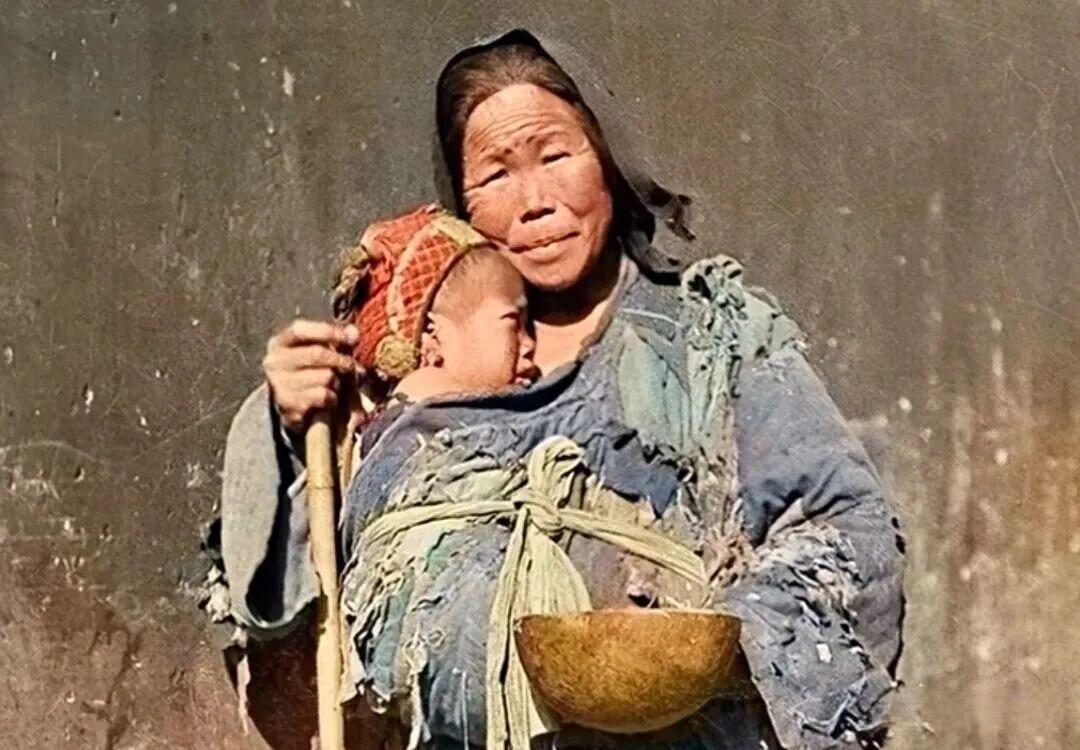 烈士遗孀朱引梅，背着黄金乞讨10年，她带着9个月的孩子背着1斤2两黄金，深山乞讨