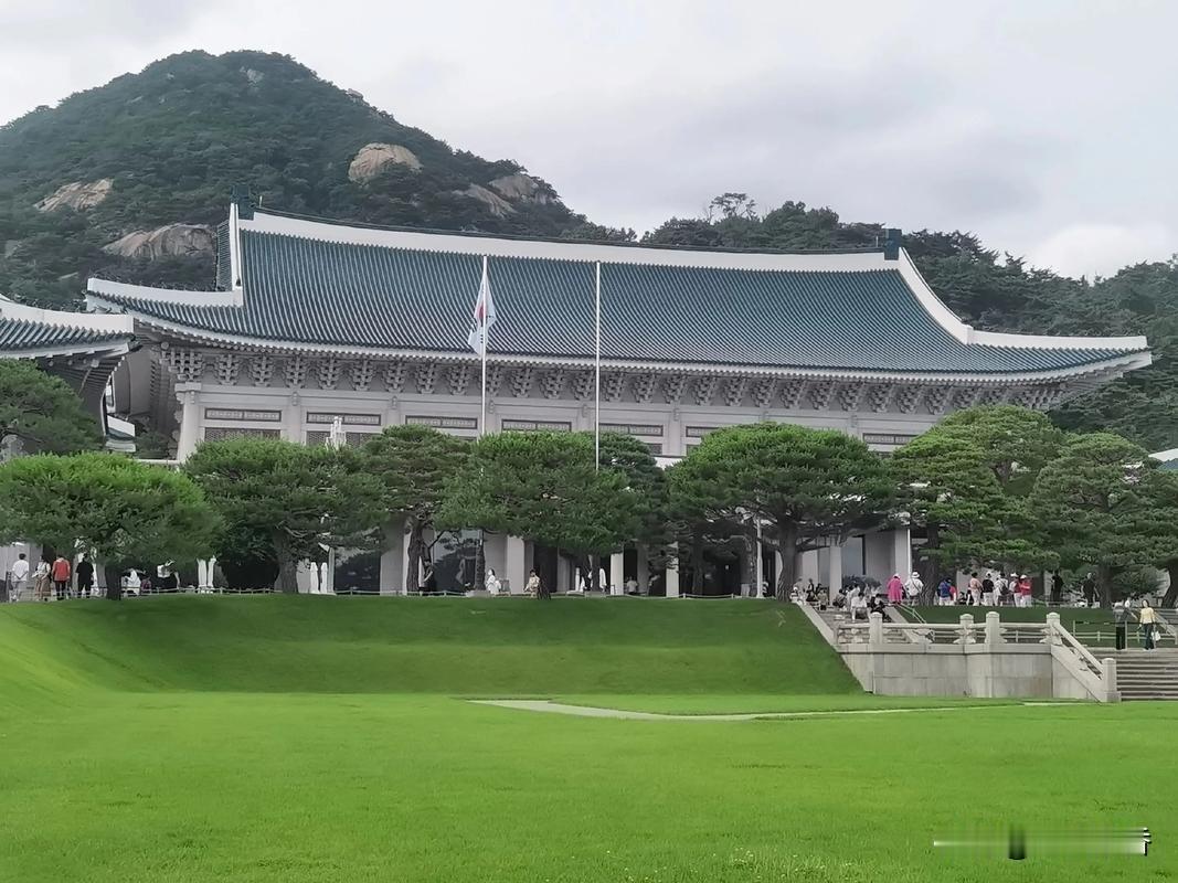 世界上比韩国更发达的国家比比皆是，韩国常自吹自擂是全球顶级发达国家，实则尽显自大