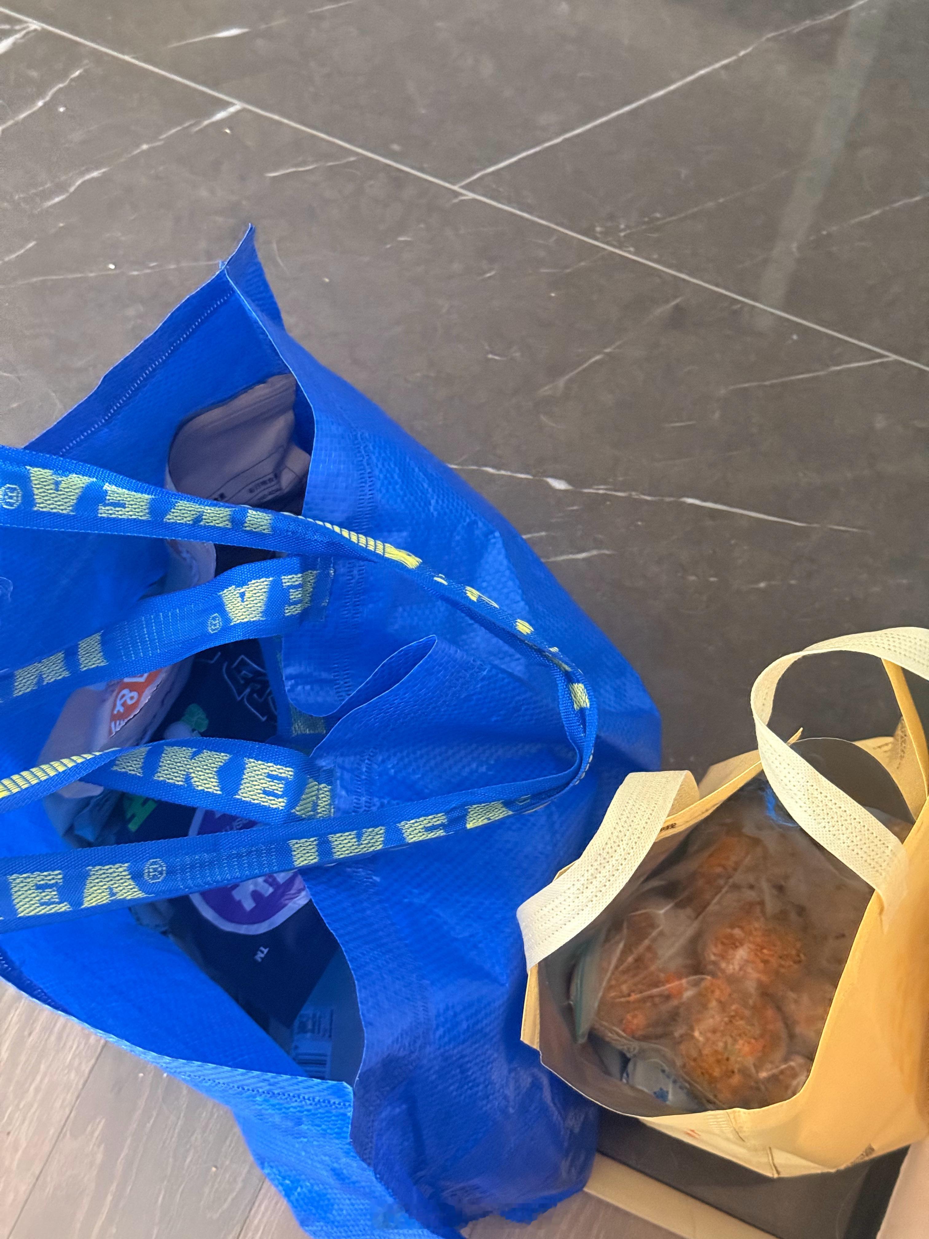 来闺蜜家玩两天就是罗子君有了自己的唐晶，。走的时候把她家搬空了，拿着5斤沉甸甸的