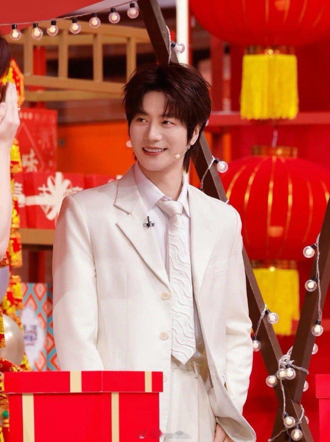 陆虎我们不说浪漫我们说TaT 陆虎的浪漫哲学：用细节说尽千言万语。“TaT”不只