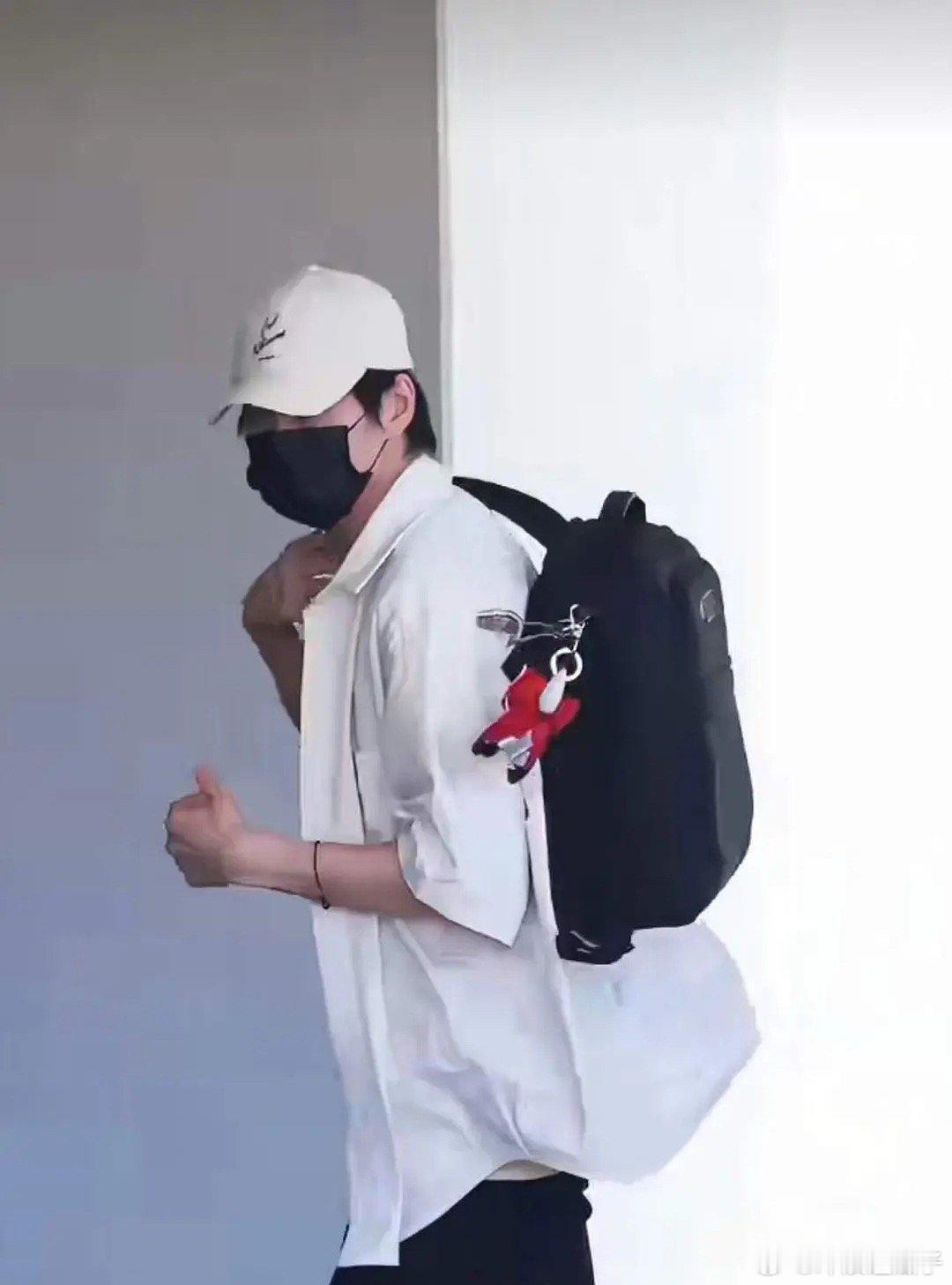 非官宣不认难道不是饭圈铁律？魏大勋都出发去十日终焉进组了 