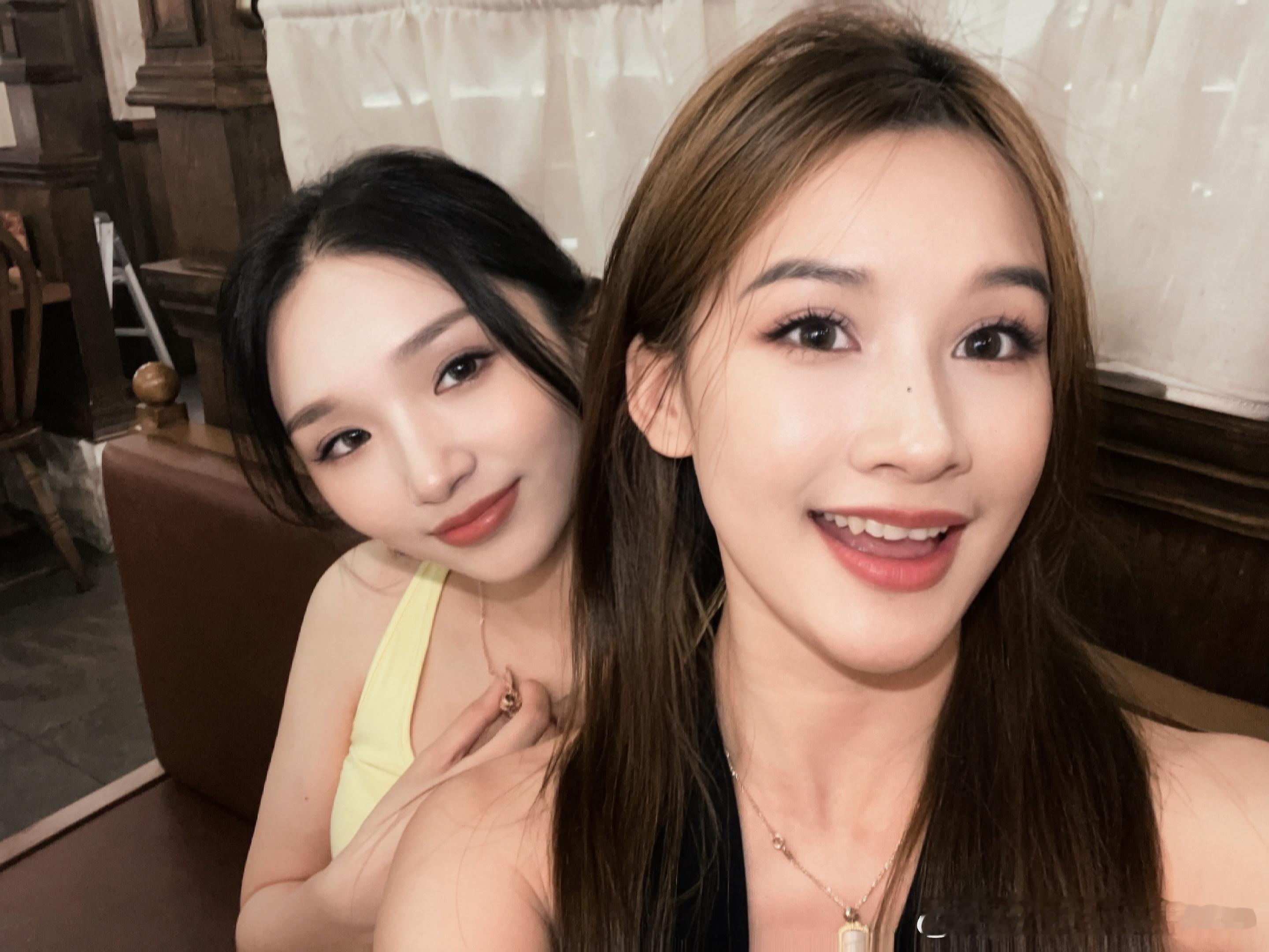 不是姐妹是只有8分的好朋友，是二十年的好朋友，是互相看不顺眼的好朋友