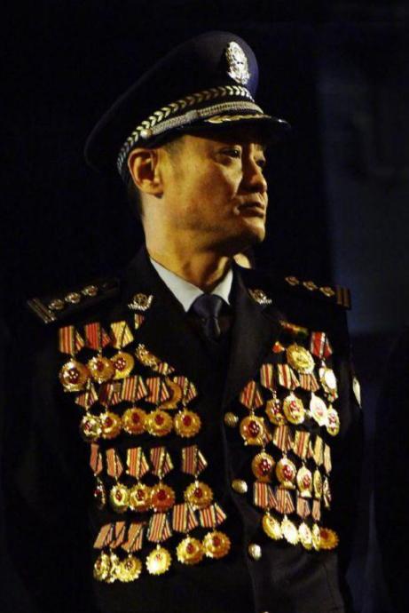 1998年，警官程鹏正在兰州火车站大厅巡逻，他见一男子行为可疑就上前盘问，谁知，