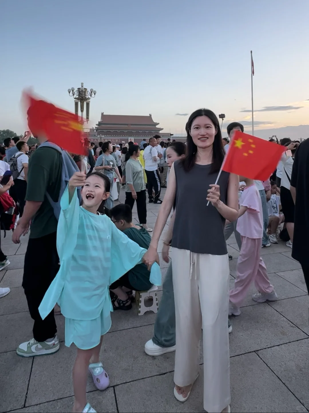 不熬夜轻松冲前排｜带娃看升旗一定要看！