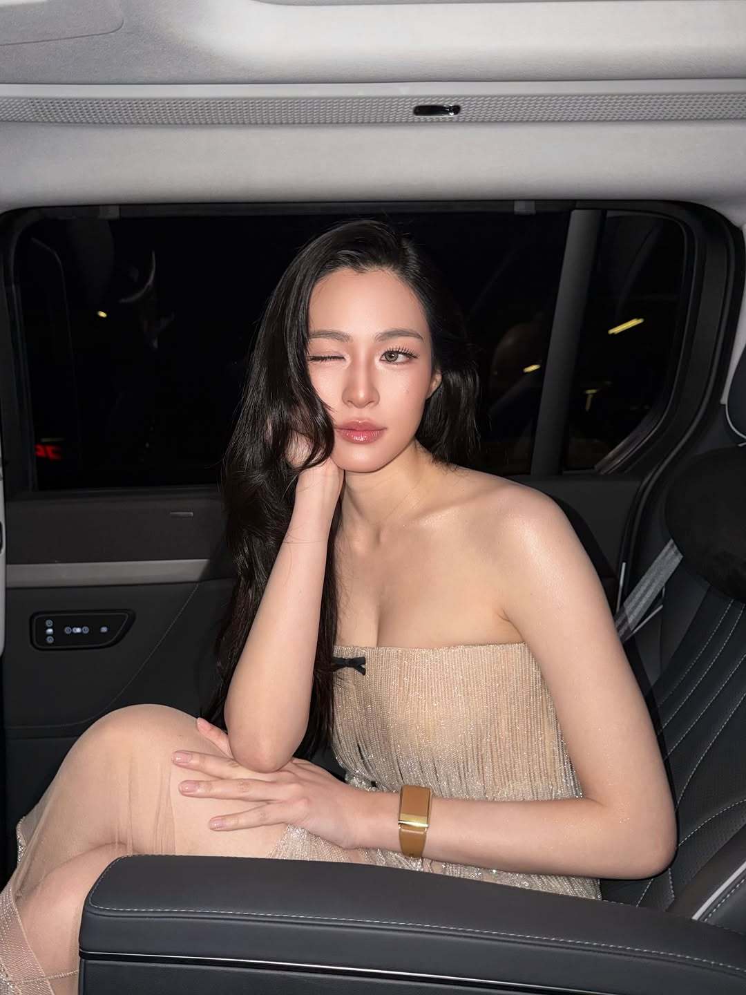 邝儿ig更新照片:“🤍”好美哦🫠 ​​​