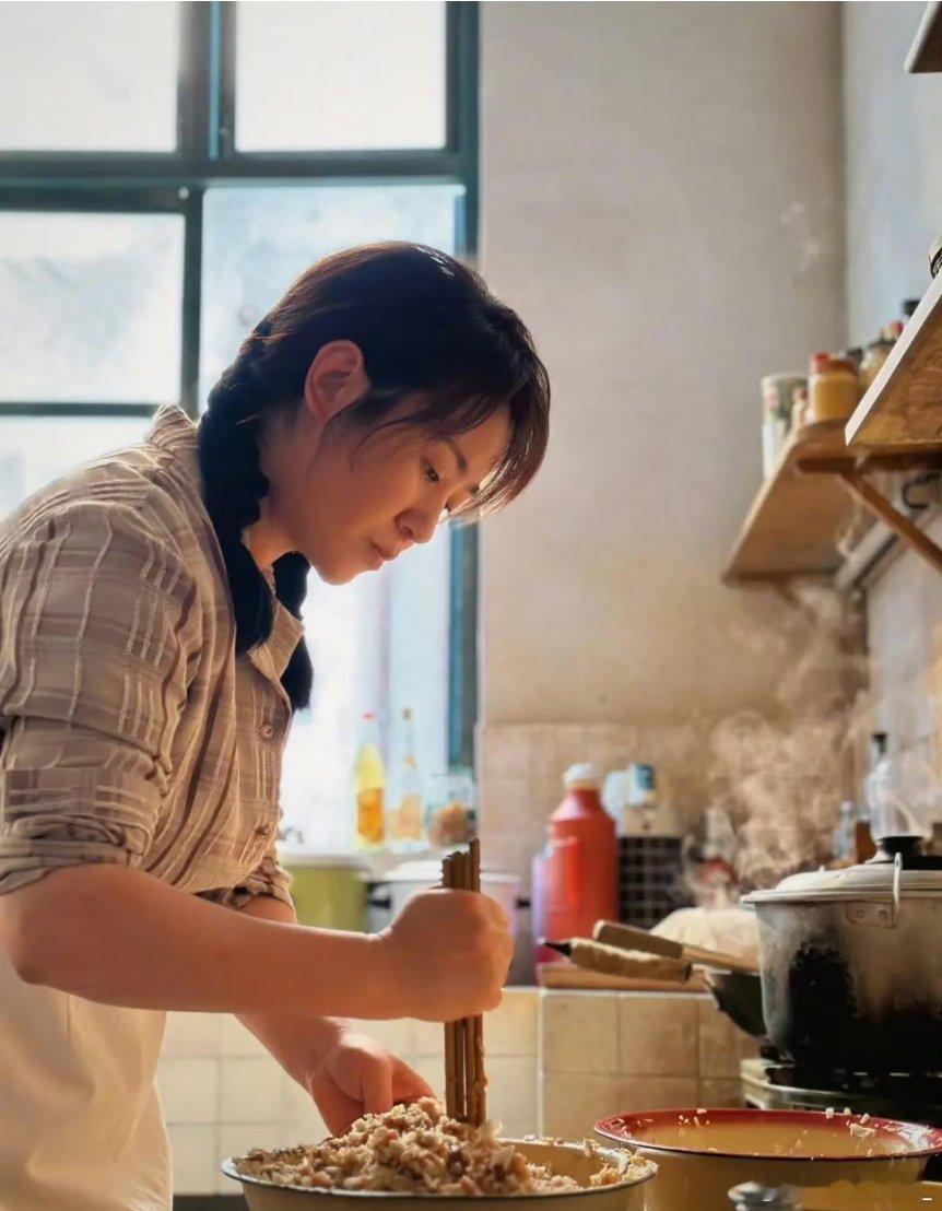 用劳动最光荣的方式打开水饺皇后五一必看《水饺皇后》，演绎臧姑娘传奇，靠勤劳卖水饺