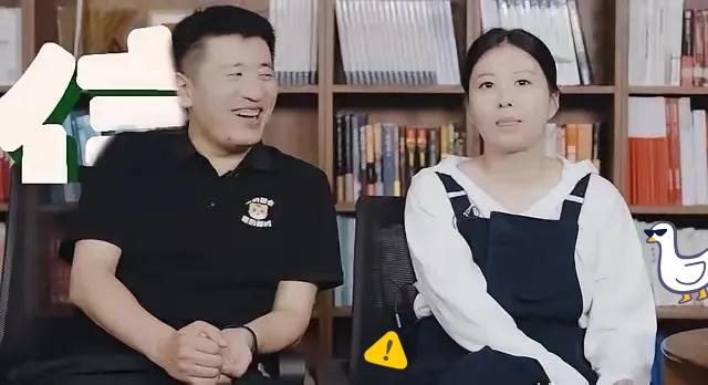 李丽婧凌晨发文最狠的，不是辟谣，而是那句“我是张姩菡的妈妈”。这短短几个字，直接