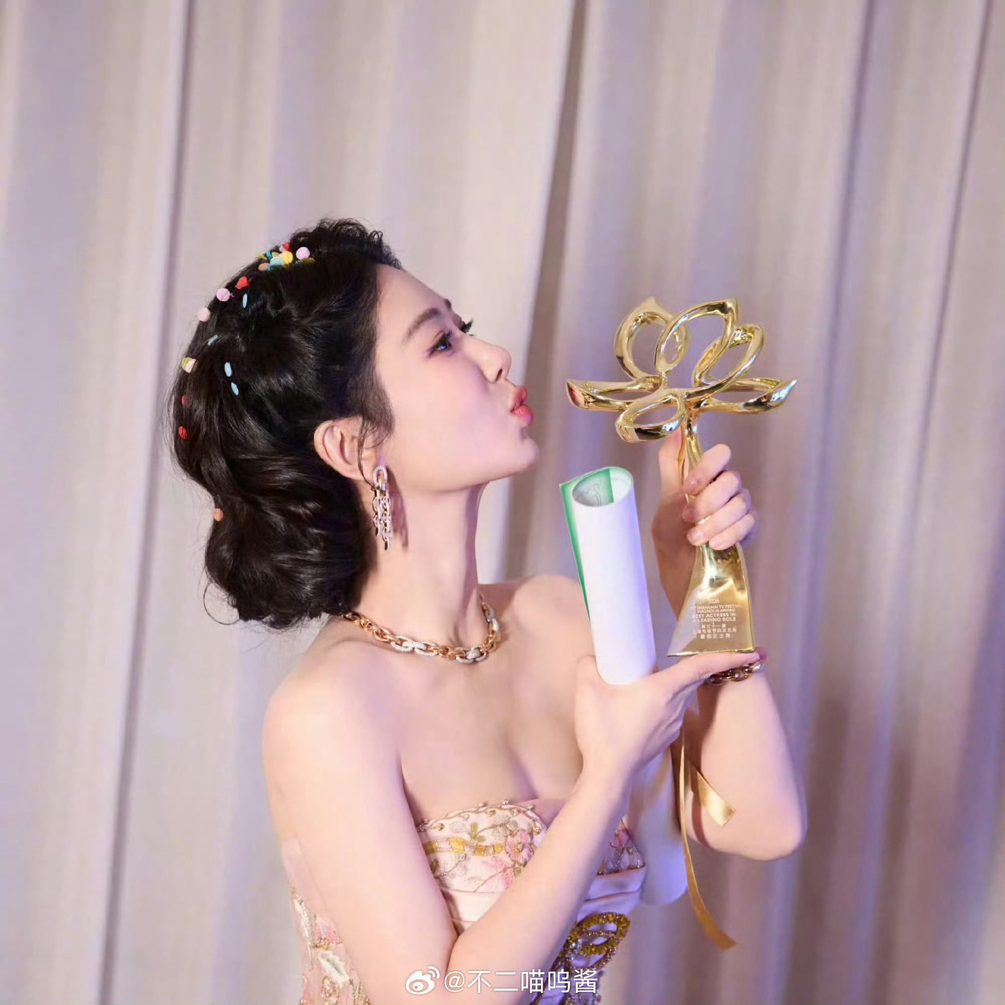 杨紫十年老粉长文恭喜杨紫视后杨紫十年老粉发长文获奖祝福 杨紫十年老粉长文恭喜杨紫
