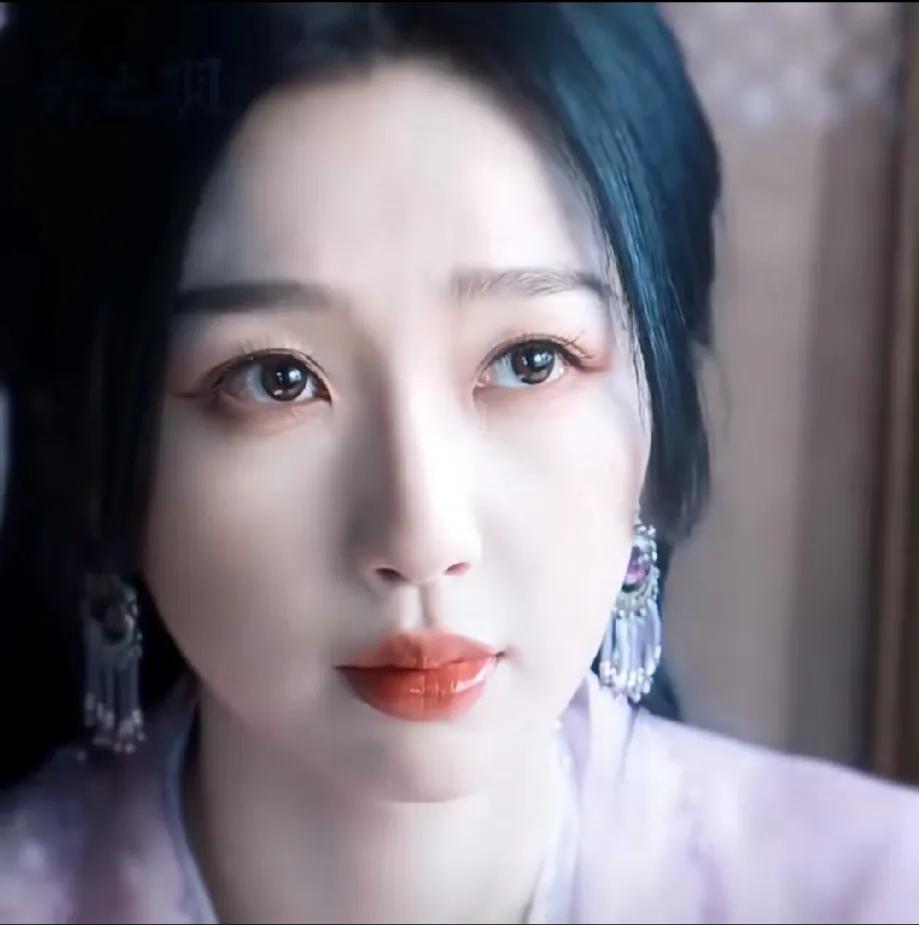 他真的留下了她最美的样子！
近期云之羽空降播出，三集连播后，观众直呼太美了！
虞