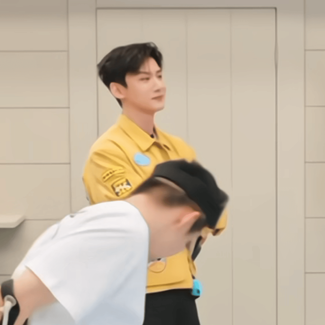 白敬亭回应和张呈上喜人白敬亭张呈拍立得 这真是低山⛰️臭水遇知音了，啥也别说了，