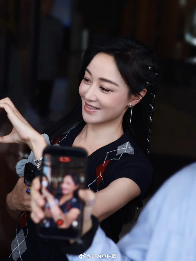 赵子琪是我浪姐唯一人脉赵子琪对粉丝有求必应 赵子琪直播太敢说了！爆料浪姐初舞台就