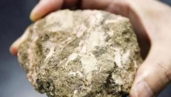 自从中国掌握住稀土命脉后，一个奇怪现象就此产生：越来越多的国家发现大量的稀土矿，