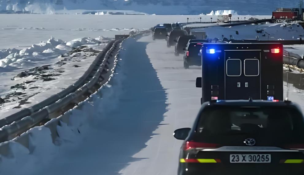 美军绑架马杜罗用了一个多小时，但美军若是想控制格陵兰岛，估计半个多小时就搞定了！