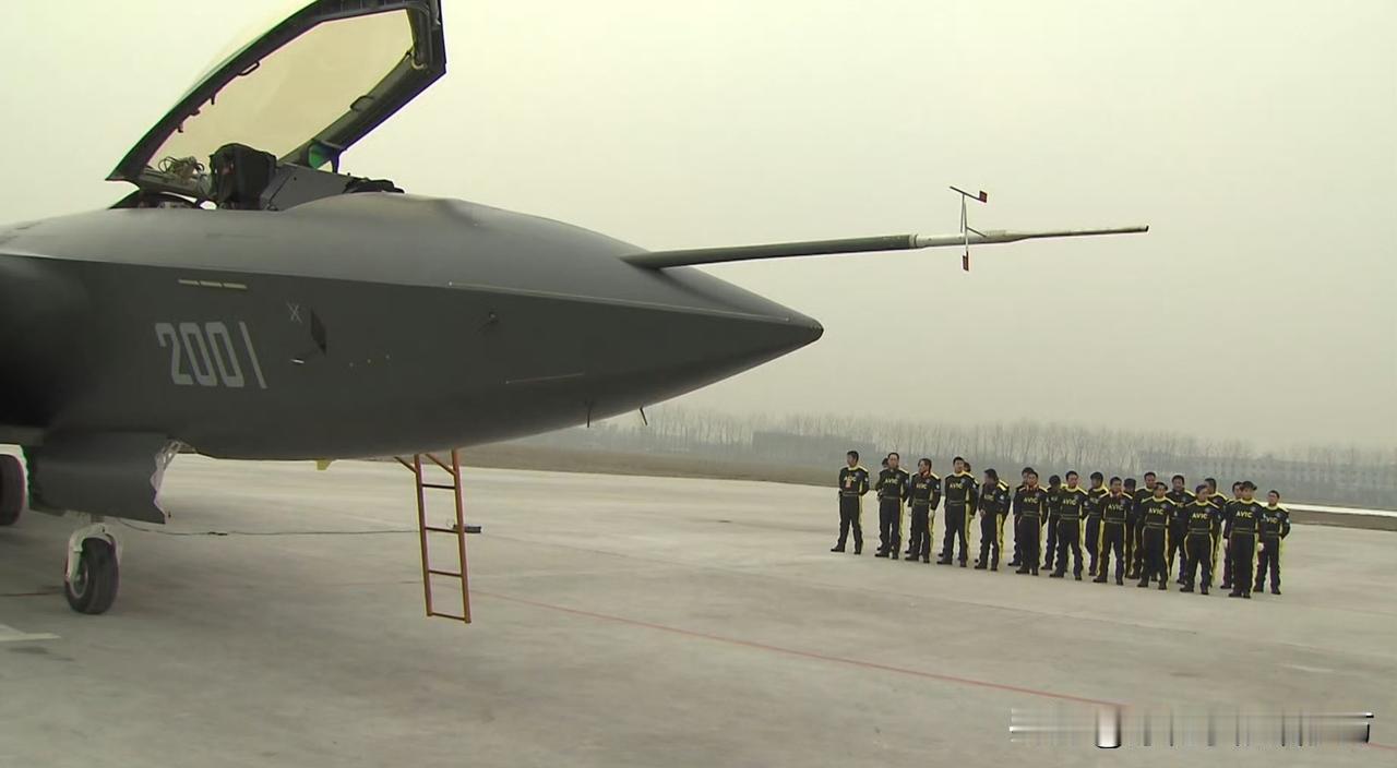 [呲牙] 我就想问问，在座的有没有哪位当年亲自去“爬了墙头”？
除了飞机之外，地