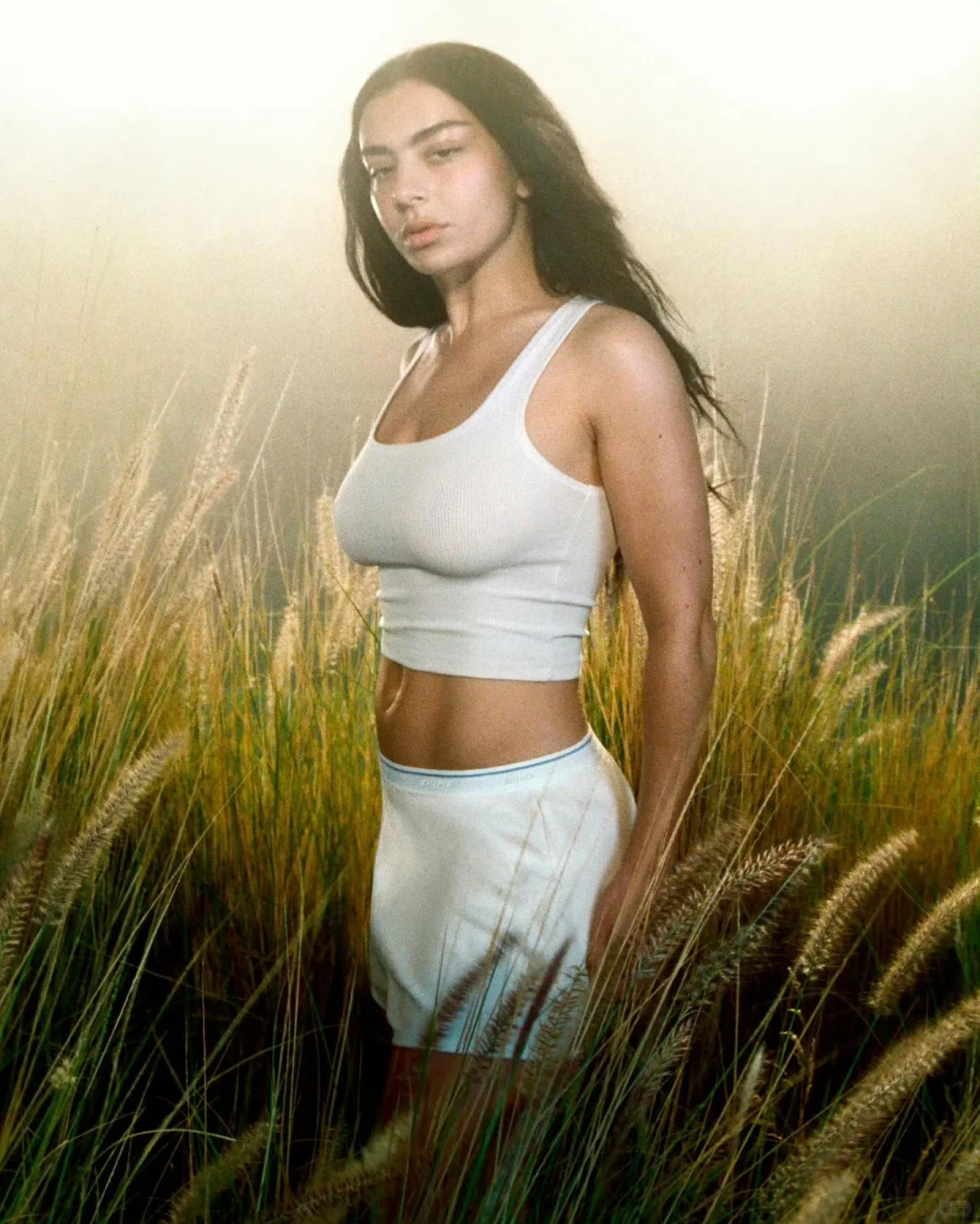 金卡戴珊：Charli XCX For SKIMS.