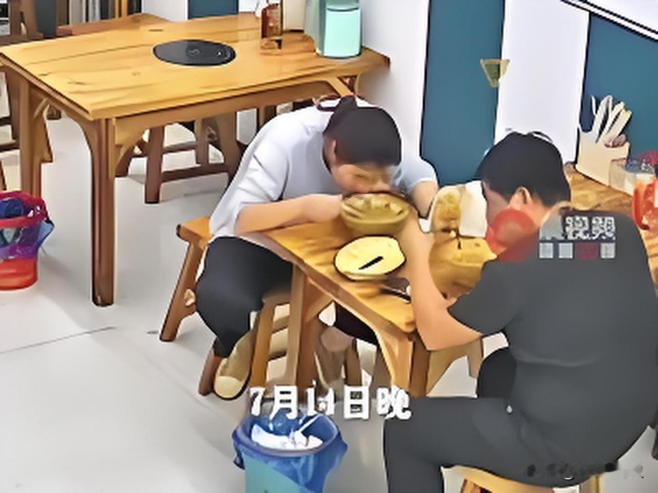 “上人民日报了！”
河南周口这一幕平凡又滚烫的人间善意，看完瞬间治愈人心。仅仅2