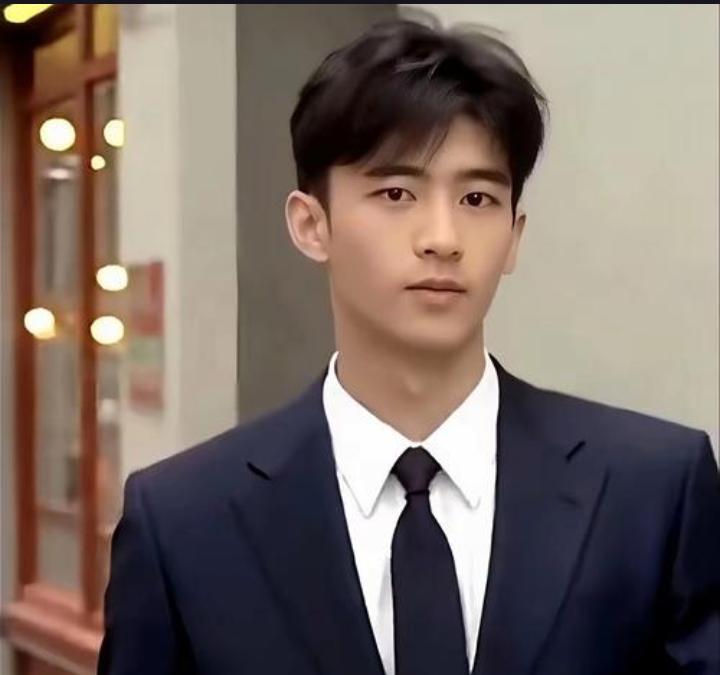 跳出明星光环，Lucas遵从内心奔赴音乐梦想
 
19岁的谢振轩（Lucas）远