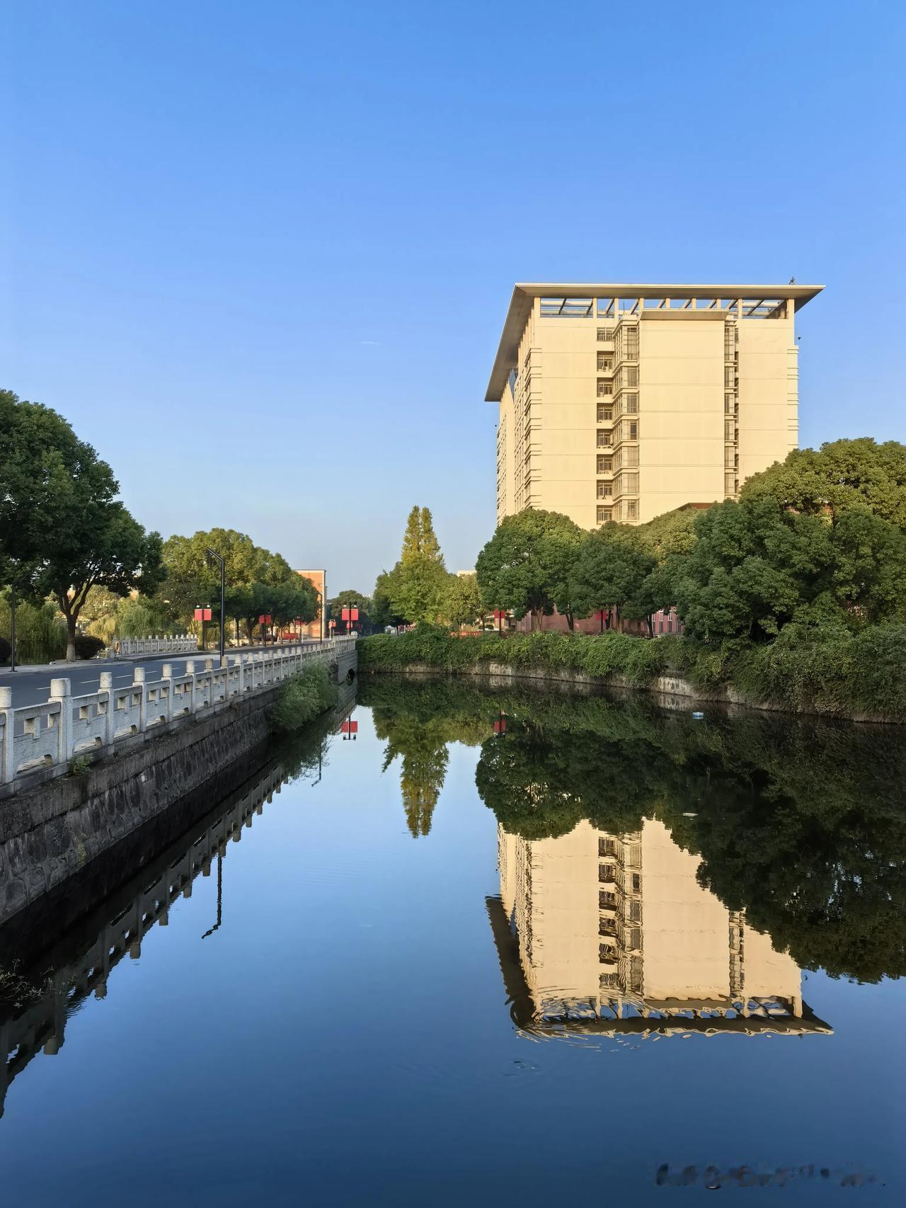#秋日生活打卡#
秋日江南风景好，人在旅途自逍遥。