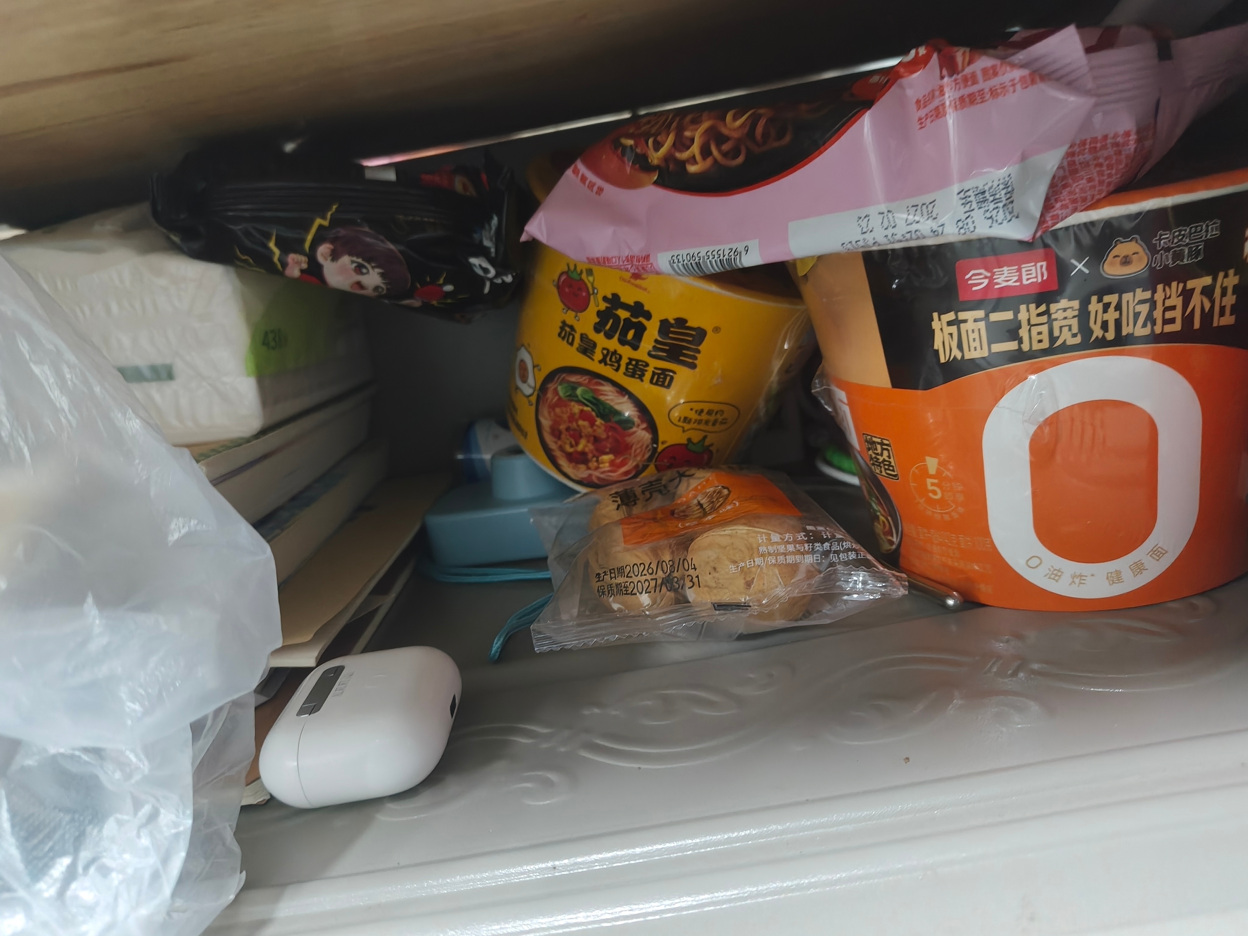这周不放学 抽屉里都满满的吃的和泡面[融化] ​​​