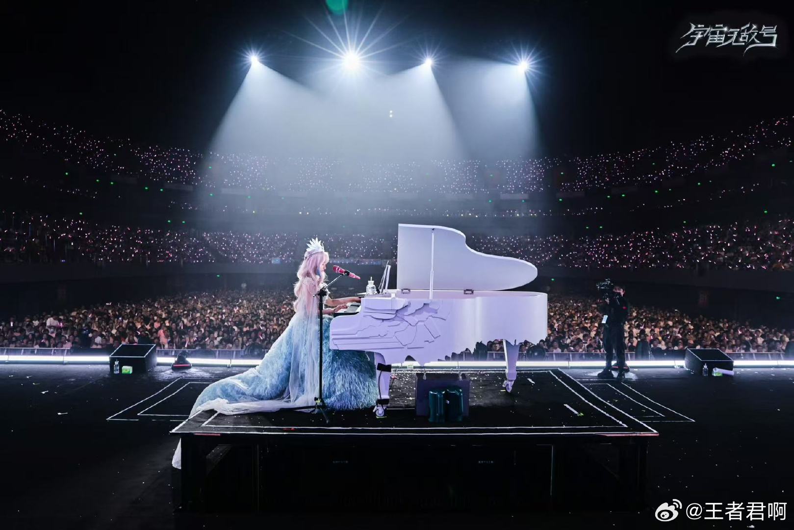 黄霄雲新歌爱如蝉翼 看黄霄雲的音乐创作越来越成熟，原创作曲的《爱如蝉翼》正式上线