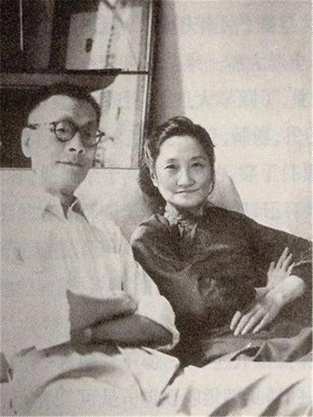 1961年，陆小曼连鸡蛋都吃不起了，为了请三个男人吃饭，她卖了唯一的貂皮大衣，买